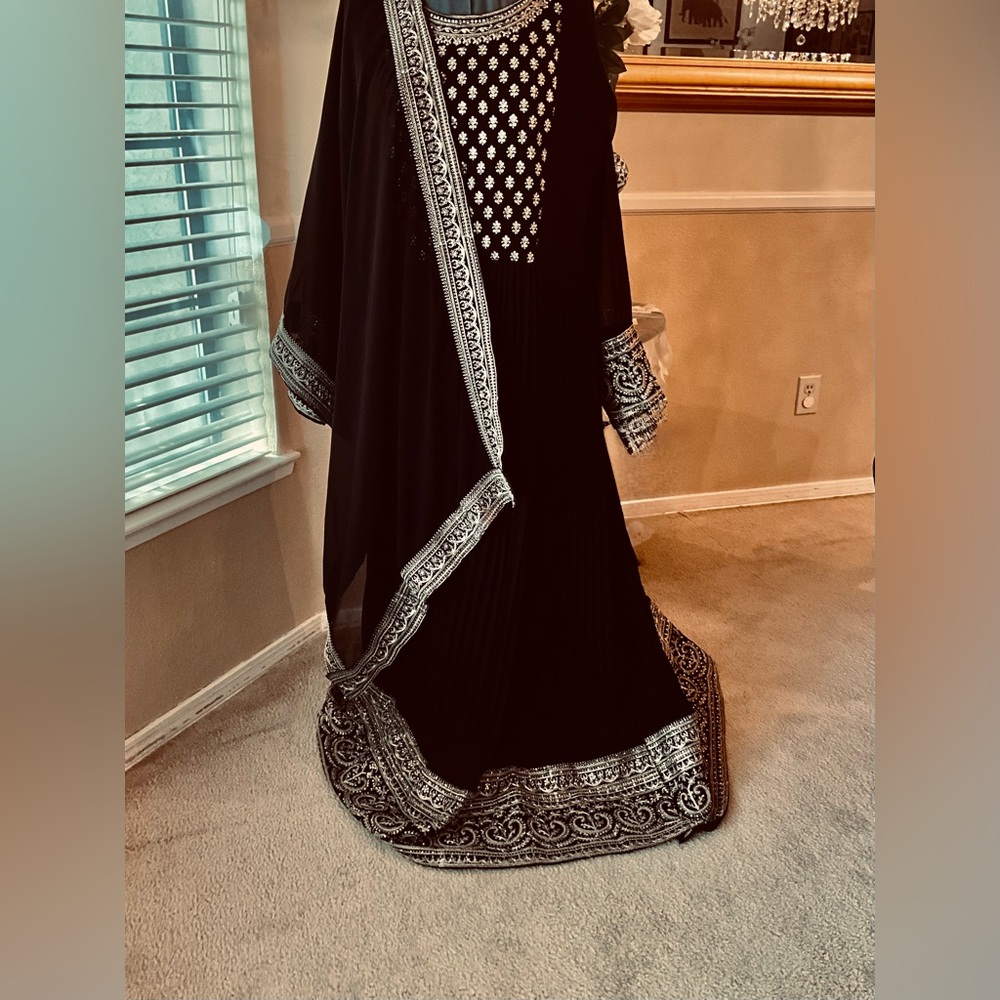 Elegant Black and Gold Embroidered Anarkali Dress with Dupatta Shaw
